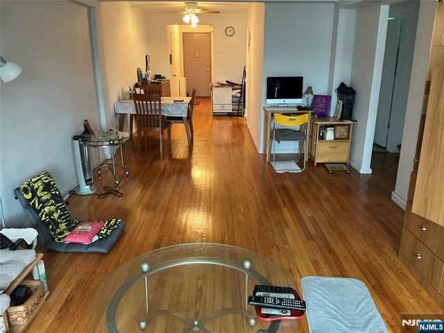 2195 N Central Road 3E, Fort Lee, NJ 07024