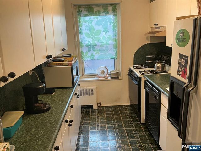 2195 N Central Road 3E, Fort Lee, NJ 07024