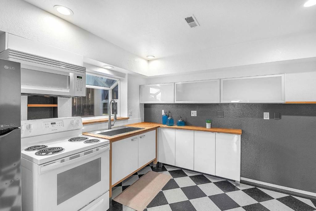 Image 28 of property listing at 279 Sterling Avenue, Pacifica, CA 94044