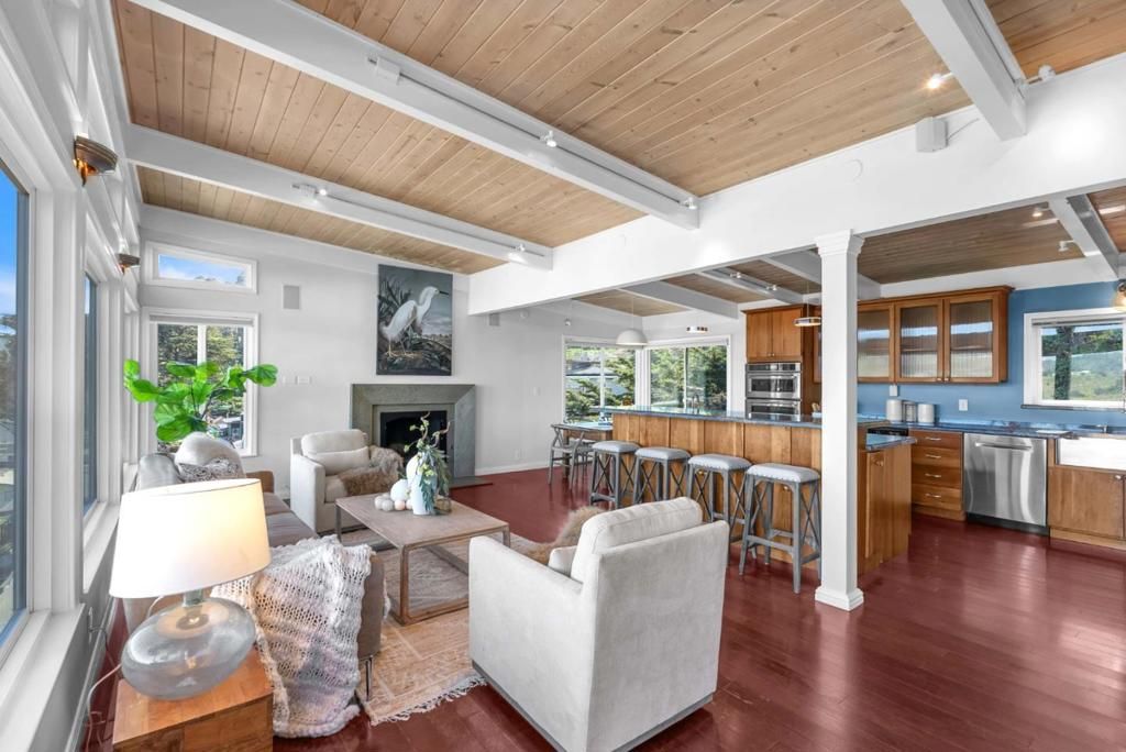 Image 3 of property listing at 279 Sterling Avenue, Pacifica, CA 94044