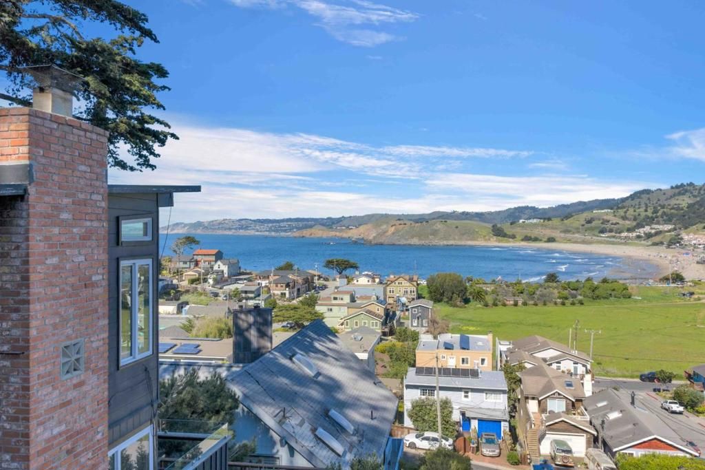 Image 44 of property listing at 279 Sterling Avenue, Pacifica, CA 94044