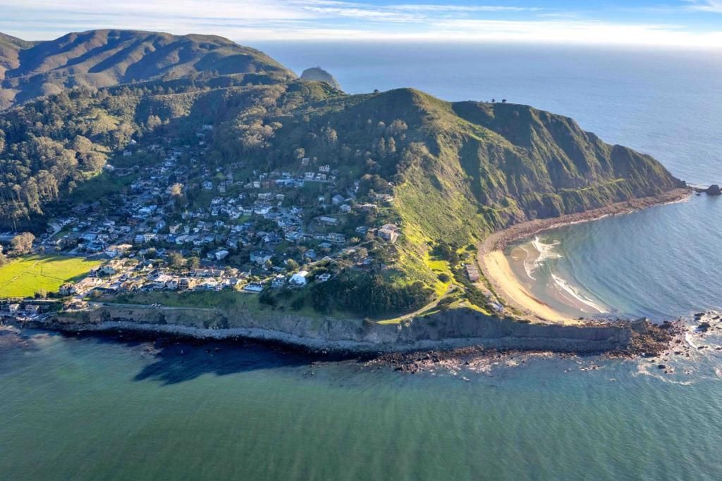 Image 50 of property listing at 279 Sterling Avenue, Pacifica, CA 94044