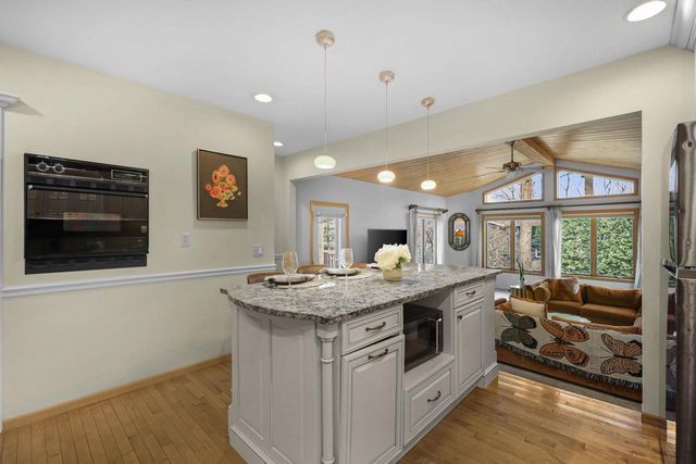 5111 Arrowhead Drive, Monona, WI 53716