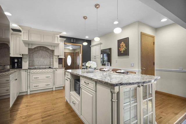 5111 Arrowhead Drive, Monona, WI 53716