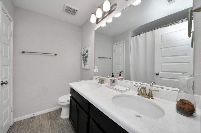 2203 Laurel Pass Court, Pearland, TX 77089