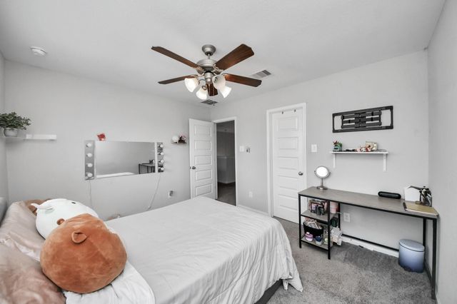 2203 Laurel Pass Court, Pearland, TX 77089