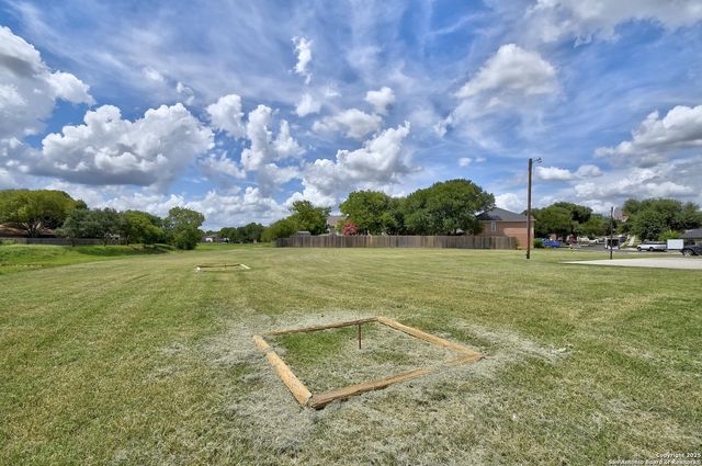 1004 Sandy Ridge Cir, Schertz, TX 78154