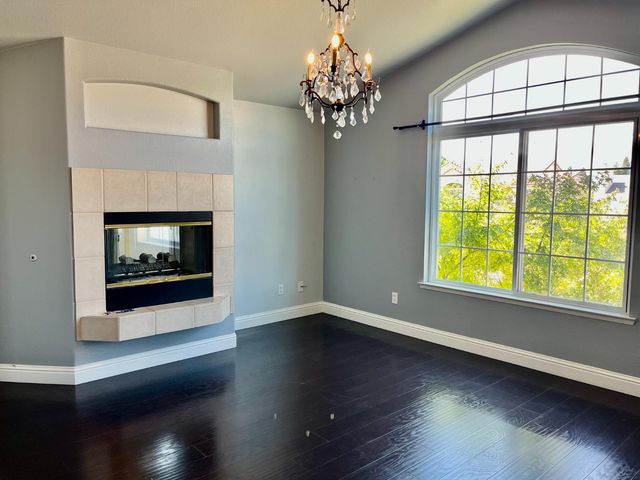 2771 E Waterford, Fresno, CA 93720