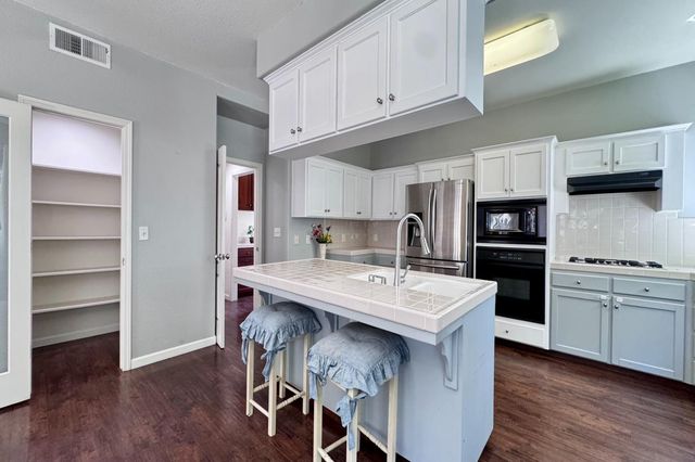 2771 E Waterford, Fresno, CA 93720