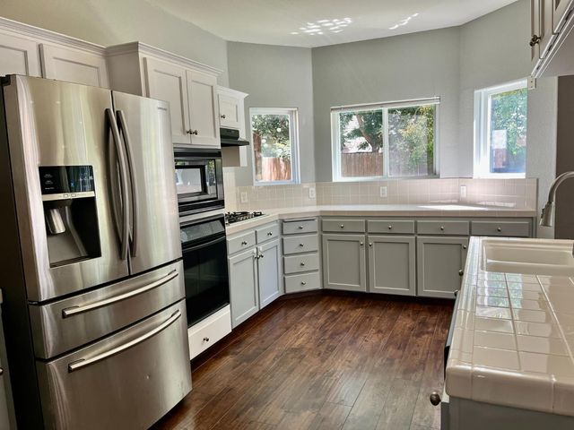 2771 E Waterford, Fresno, CA 93720