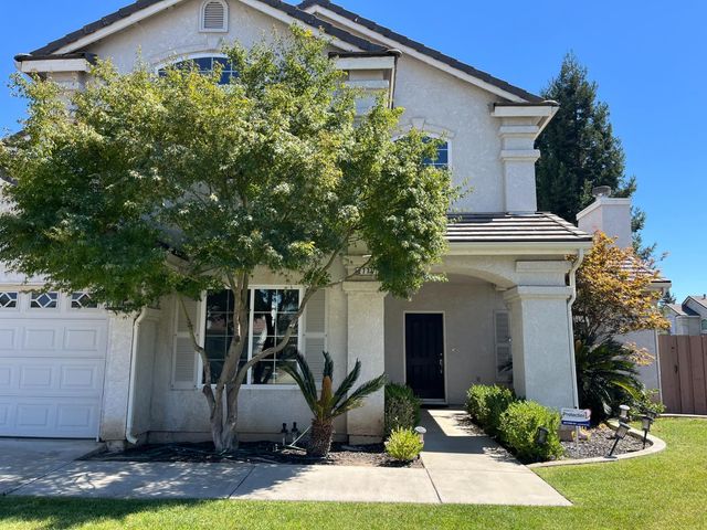 2771 E Waterford, Fresno, CA 93720