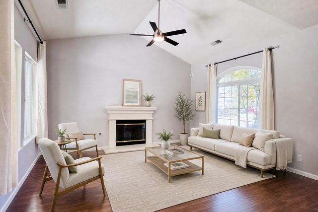 2771 E Waterford, Fresno, CA 93720