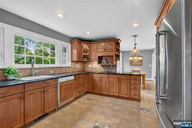 415 Lincoln Avenue, Glen Rock, NJ 07452
