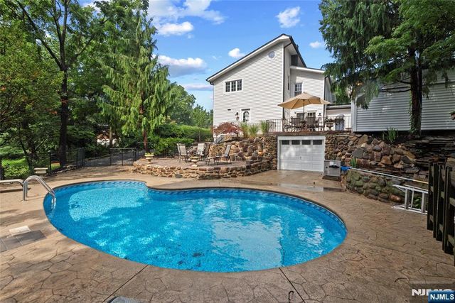 415 Lincoln Avenue, Glen Rock, NJ 07452
