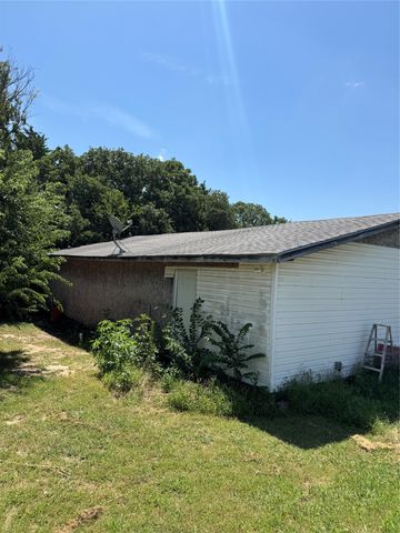 515 County Road 121, Gainesville, TX 76240