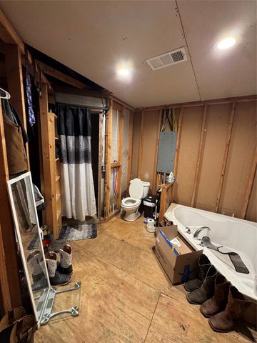 515 County Road 121, Gainesville, TX 76240
