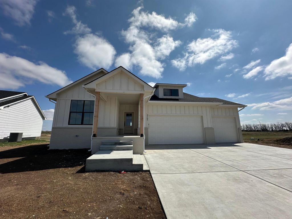 2704 S Clear Creek, Wichita, KS 67230