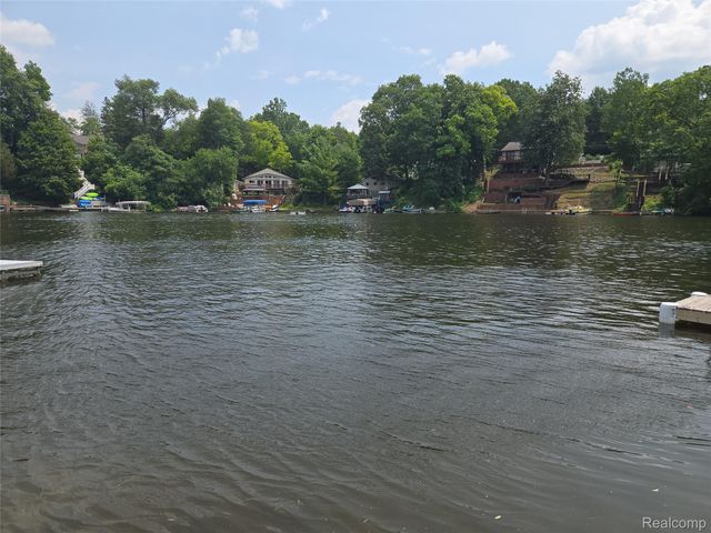 11372 Outer Drive, Putnam Township, MI 48169