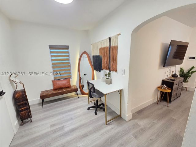1044 NW 64th St, Miami, FL 33150