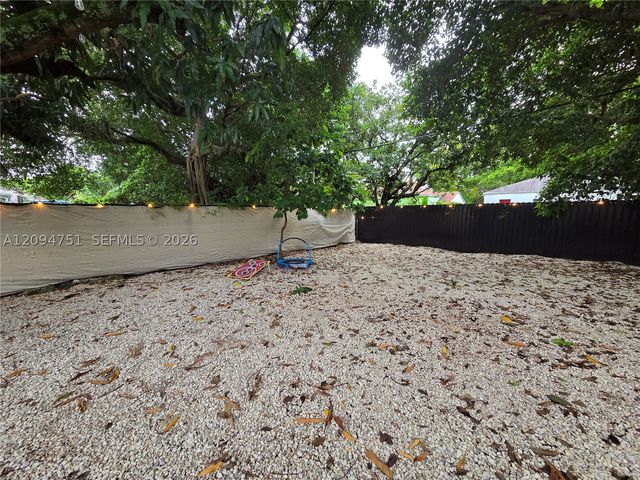 1044 NW 64th St, Miami, FL 33150