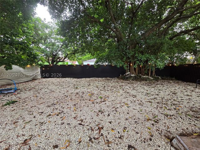 1044 NW 64th St, Miami, FL 33150