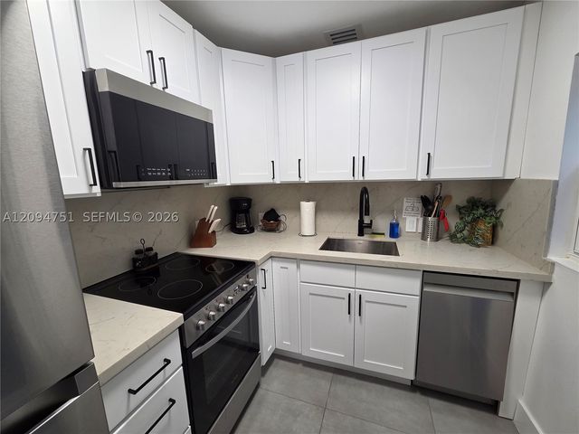 1044 NW 64th St, Miami, FL 33150