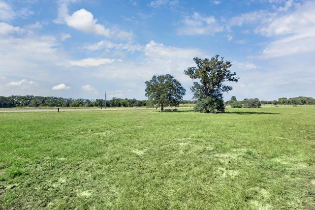 105 Nyala LN, Rosanky, TX 78616