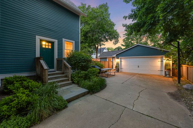 307 Illinois Avenue, St. Charles, IL 60174