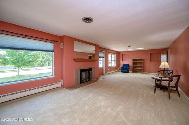 812 SWIFTS HIGHWAY, Jefferson City, MO 65109