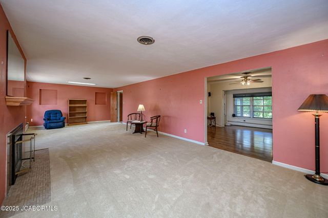 812 SWIFTS HIGHWAY, Jefferson City, MO 65109