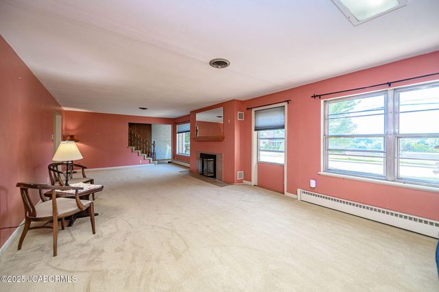 812 SWIFTS HIGHWAY, Jefferson City, MO 65109