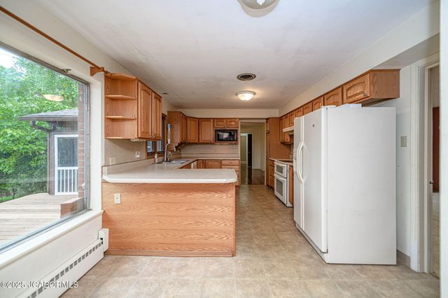 812 SWIFTS HIGHWAY, Jefferson City, MO 65109