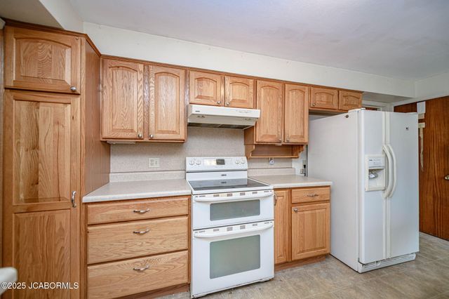 812 SWIFTS HIGHWAY, Jefferson City, MO 65109