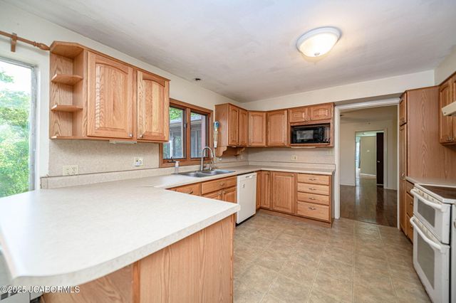 812 SWIFTS HIGHWAY, Jefferson City, MO 65109