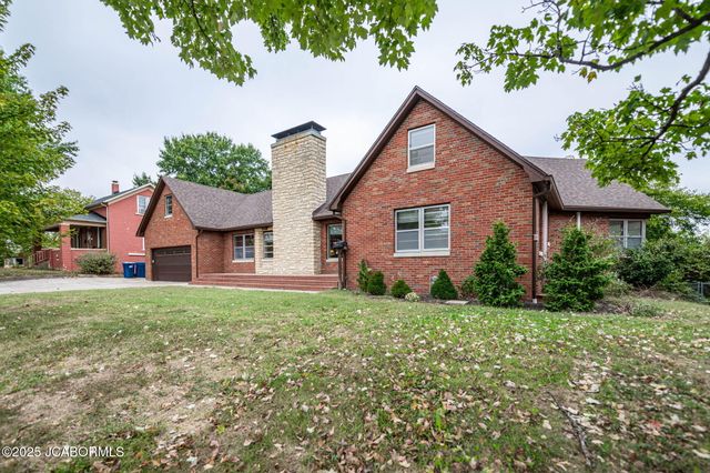812 SWIFTS HIGHWAY, Jefferson City, MO 65109