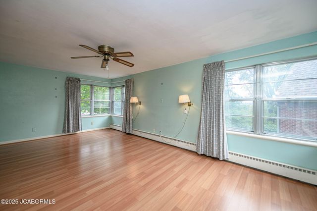 812 SWIFTS HIGHWAY, Jefferson City, MO 65109