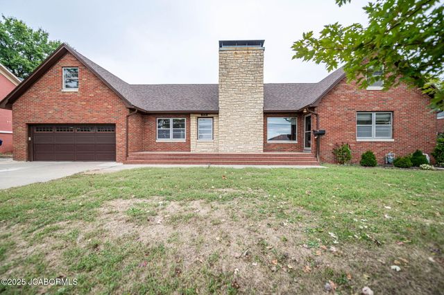 812 SWIFTS HIGHWAY, Jefferson City, MO 65109