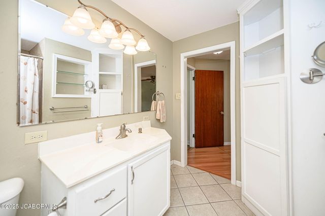 812 SWIFTS HIGHWAY, Jefferson City, MO 65109