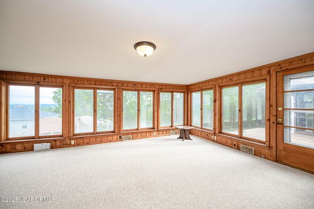 812 SWIFTS HIGHWAY, Jefferson City, MO 65109