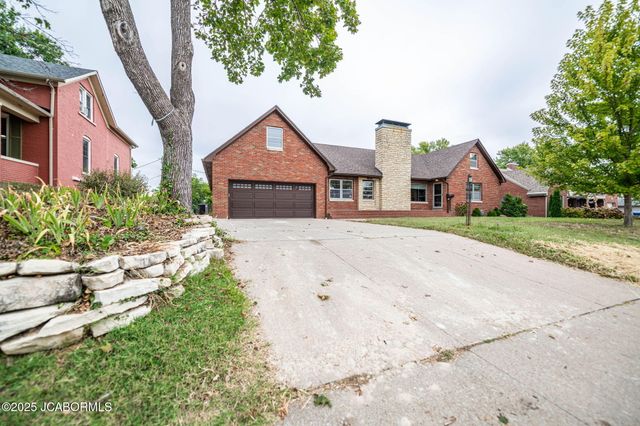 812 SWIFTS HIGHWAY, Jefferson City, MO 65109