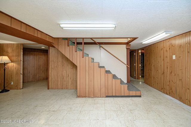 812 SWIFTS HIGHWAY, Jefferson City, MO 65109