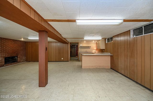 812 SWIFTS HIGHWAY, Jefferson City, MO 65109