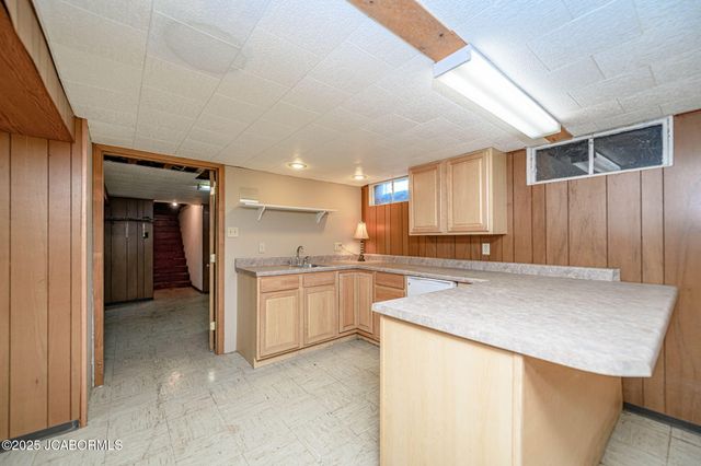 812 SWIFTS HIGHWAY, Jefferson City, MO 65109