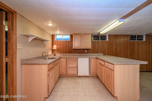 812 SWIFTS HIGHWAY, Jefferson City, MO 65109