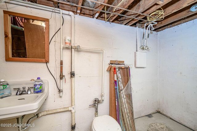 812 SWIFTS HIGHWAY, Jefferson City, MO 65109