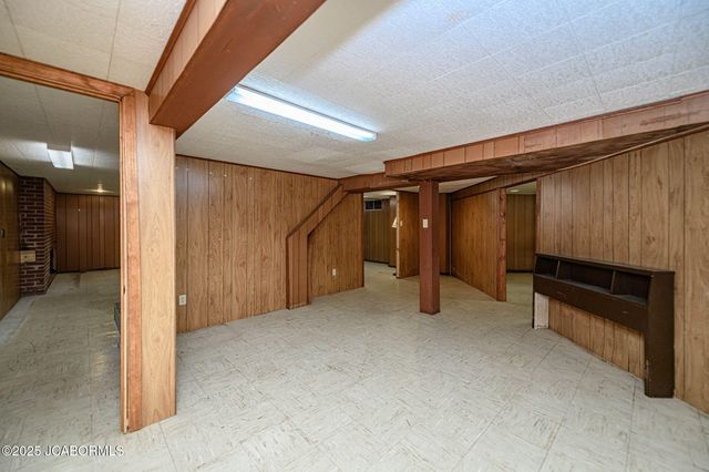 812 SWIFTS HIGHWAY, Jefferson City, MO 65109