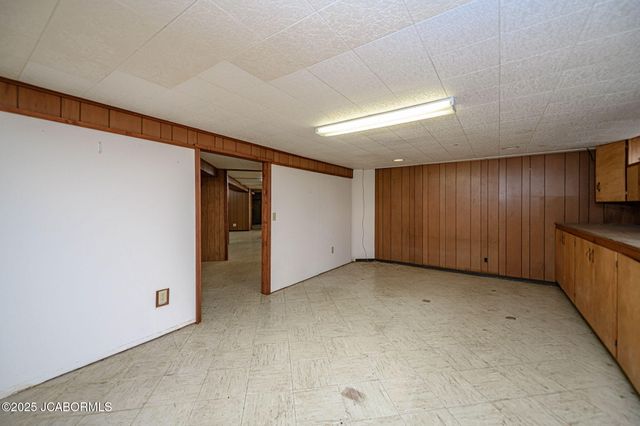 812 SWIFTS HIGHWAY, Jefferson City, MO 65109