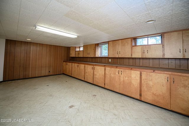 812 SWIFTS HIGHWAY, Jefferson City, MO 65109