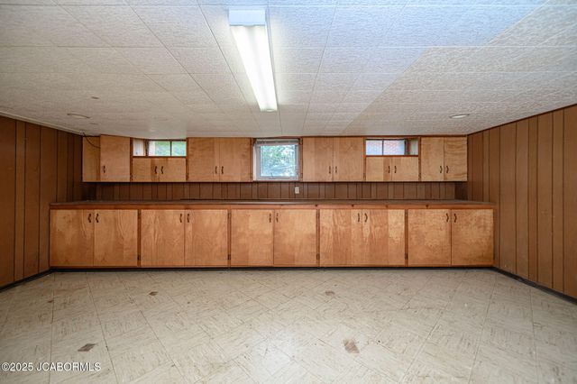 812 SWIFTS HIGHWAY, Jefferson City, MO 65109