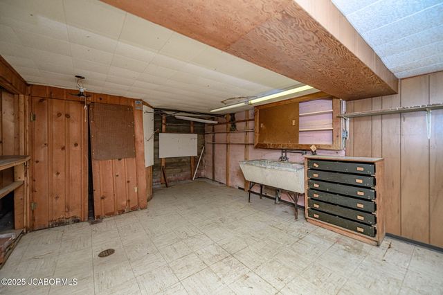 812 SWIFTS HIGHWAY, Jefferson City, MO 65109